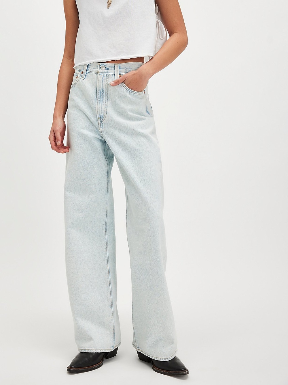 Levi’s Ribcage Wide Leg Jean - Picture 3 of 5